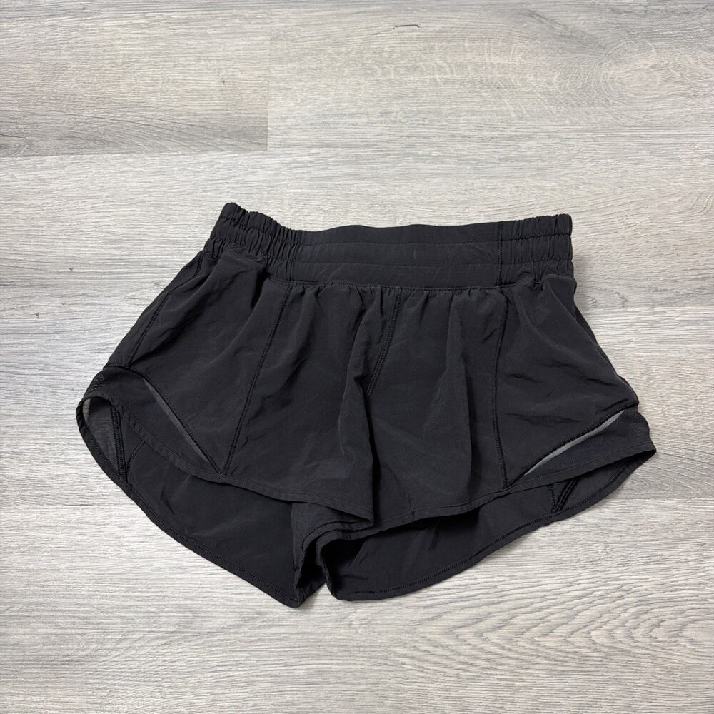 LULULEMON HOTTY HOT SHORT II 2.5" BLACK SIZE 6